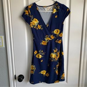 Floral form fitting juniors dress XS